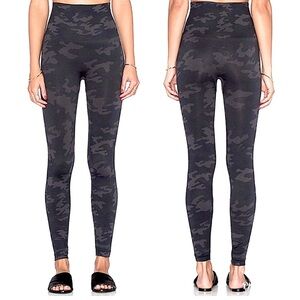 SPANX Black/Grey Camouflage Look at me Now Leggings Size XL